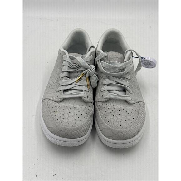 Athletic_Shoes
